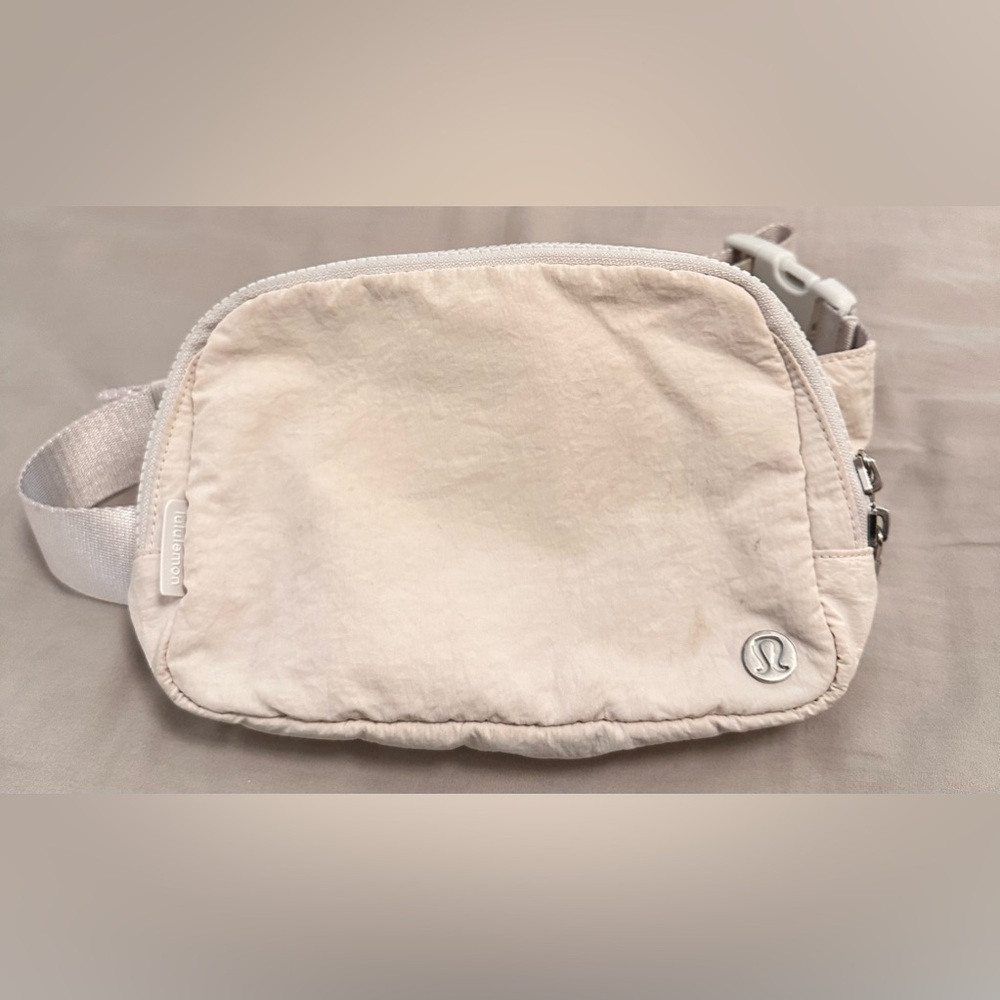 Lululemon Everywhere Belt Bag